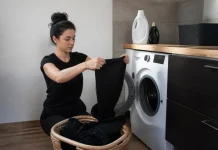 Hainele negre își păstrează eleganța când le speli cu mai multă grijă Hainele negre își păstrează eleganța când le speli cu mai multă grijă