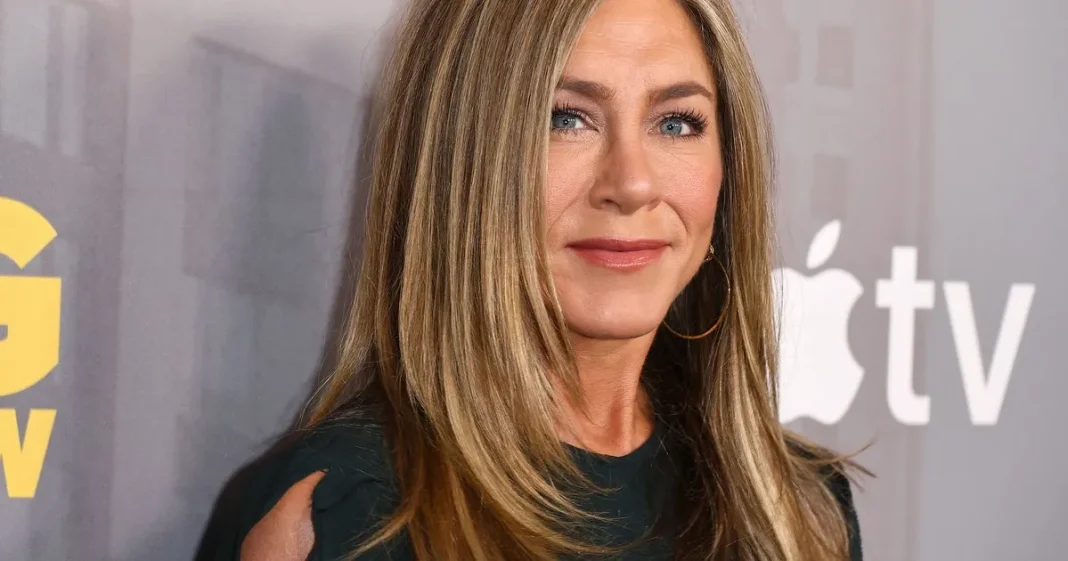 Jennifer Aniston, escapadă romantică pe apă alături de Jim Curtis. Fotografia remarcată de fani