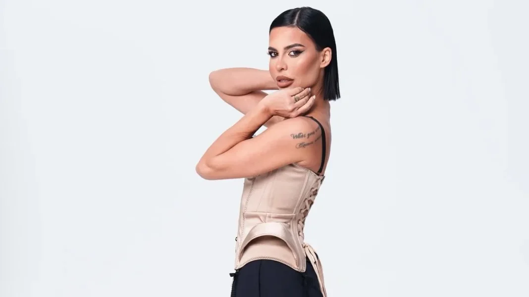Andreea Popescu și-a schimbat look-ul. Cum îi stă cu noua coafură afro Andreea Popescu și-a schimbat look-ul. Cum îi stă cu noua coafură afro
