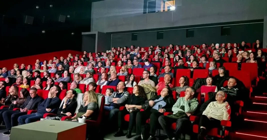 Cristian Mungiu își readuce filmul premiat la Cannes la Oradea Cristian Mungiu își readuce filmul premiat la Cannes la Oradea