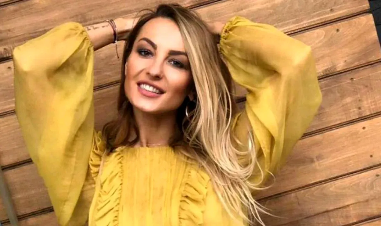 Cum arată Flavia Mihășan, la 3 săptămâni de la operația la nas