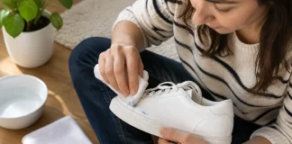 Încălțămintea albă se pătează de la haine și cum previi transferul