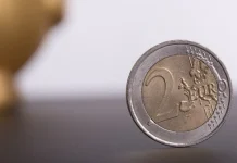 Moneda U2 de 2 euro, cumpărată cu 39,95 euro și revândută cu 400