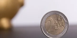 Moneda U2 de 2 euro, cumpărată cu 39,95 euro și revândută cu 400